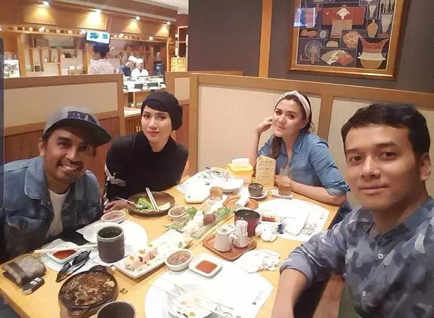 kenangan seleb dengan Glenn Fredly © 2020 instagram.com kenangan seleb dengan Glenn Fredly © 2020 instagram.com