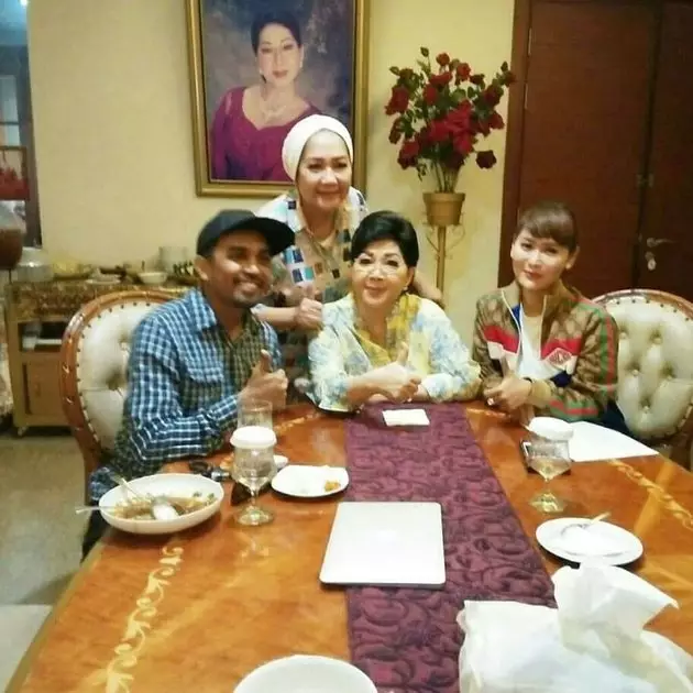 kenangan seleb dengan Glenn Fredly © 2020 instagram.com kenangan seleb dengan Glenn Fredly © 2020 instagram.com