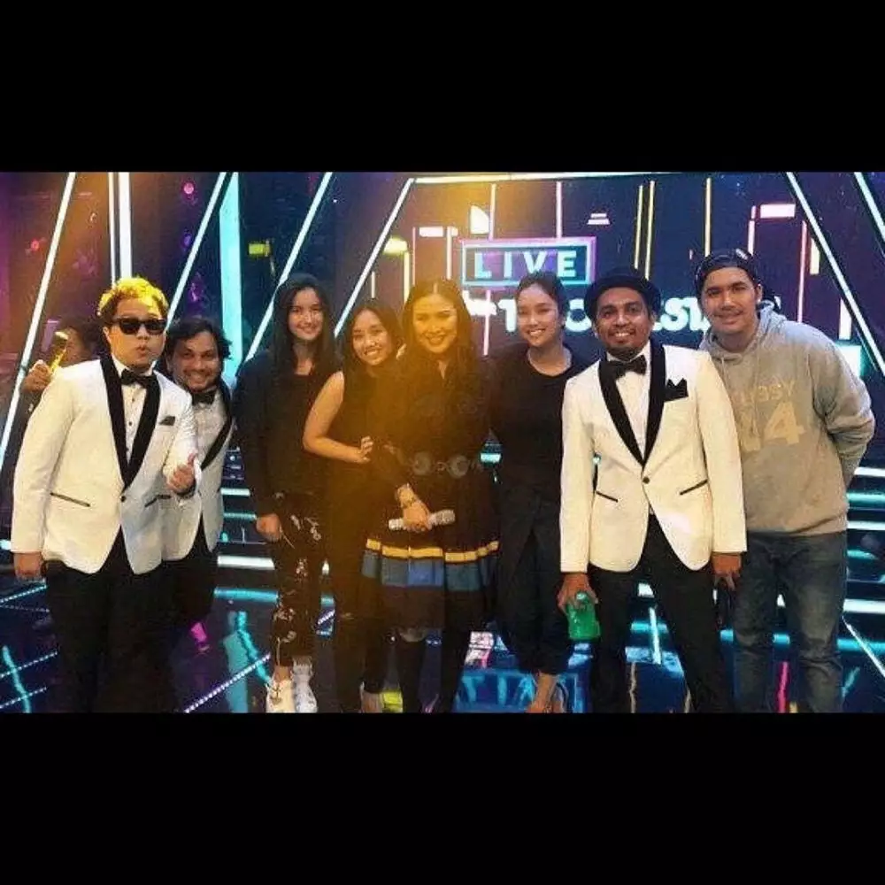 Momen kebersamaan glenn di panggung  Instagram Momen kebersamaan glenn di panggung  Instagram