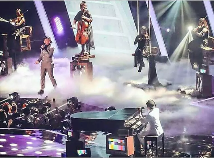 Momen kebersamaan glenn di panggung  Instagram Momen kebersamaan glenn di panggung  Instagram