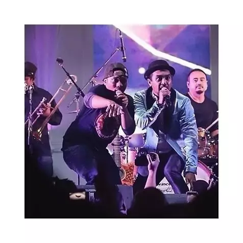 Momen kebersamaan glenn di panggung  Instagram Momen kebersamaan glenn di panggung  Instagram