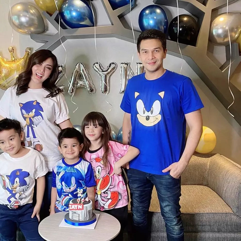 7 Potret perayaan ultah anak Jonathan Frizzy di rumah saja, sederhana