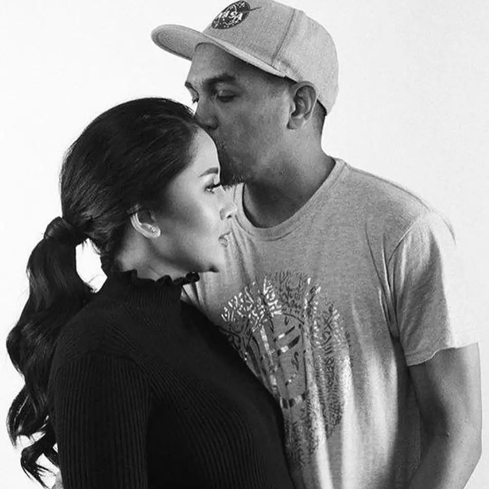 10 Potret mesra Glenn Fredly &amp; Mutia Ayu, penuh kenangan manis