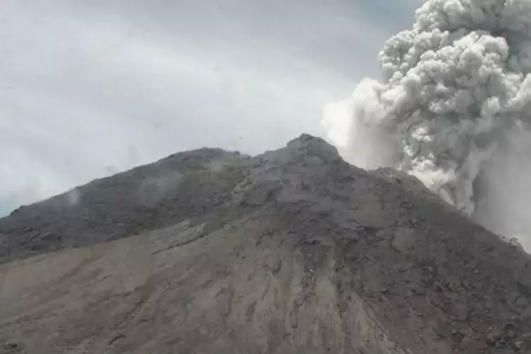 4 Gunung di Indonesia erupsi bersamaan, ini penjelasan PVMBG