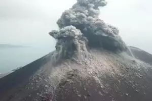 6 Fakta erupsi Gunung Anak Krakatau, tak memicu tsunami