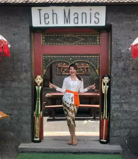 Pesona 9 seleb Indonesia pakai baju adat kebaya Bali Instagram Pesona 9 seleb Indonesia pakai baju adat kebaya Bali Instagram