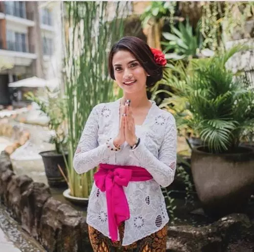 Pesona 9 seleb Indonesia pakai baju adat kebaya Bali Instagram Pesona 9 seleb Indonesia pakai baju adat kebaya Bali Instagram