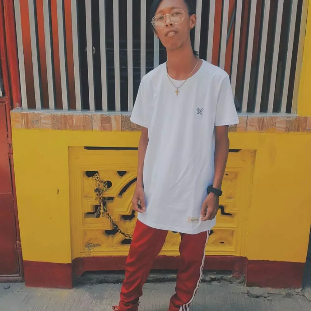 Dancer yang viral di TikTok instagram Dancer yang viral di TikTok instagram