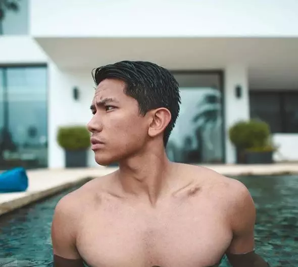 9 Potret Pangeran Mateen pamer dada bidang Instagram 9 Potret Pangeran Mateen pamer dada bidang Instagram