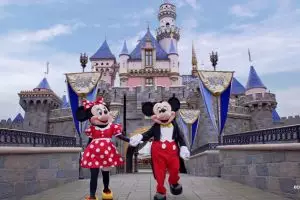 Rumahkan 43 ribu karyawan, Disneyland akan jamin tunjangan