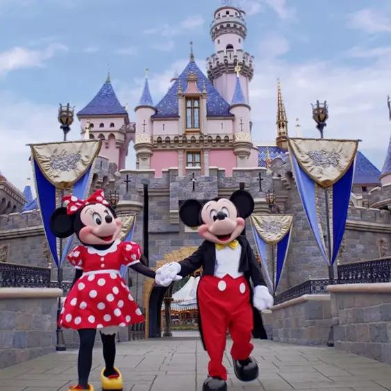 Rumahkan 43 ribu karyawan, Disneyland akan jamin tunjangan