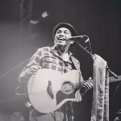 Kisah haru di balik 4 lagu Glenn Fredly ini bikin hati terenyuh