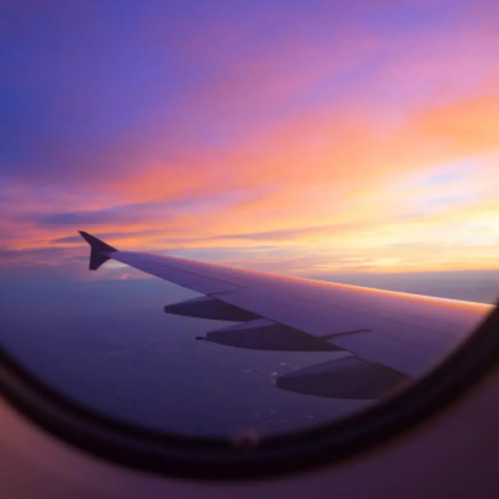 Viral Travel From Home, aksi parodi naik pesawat di rumah ini kocak