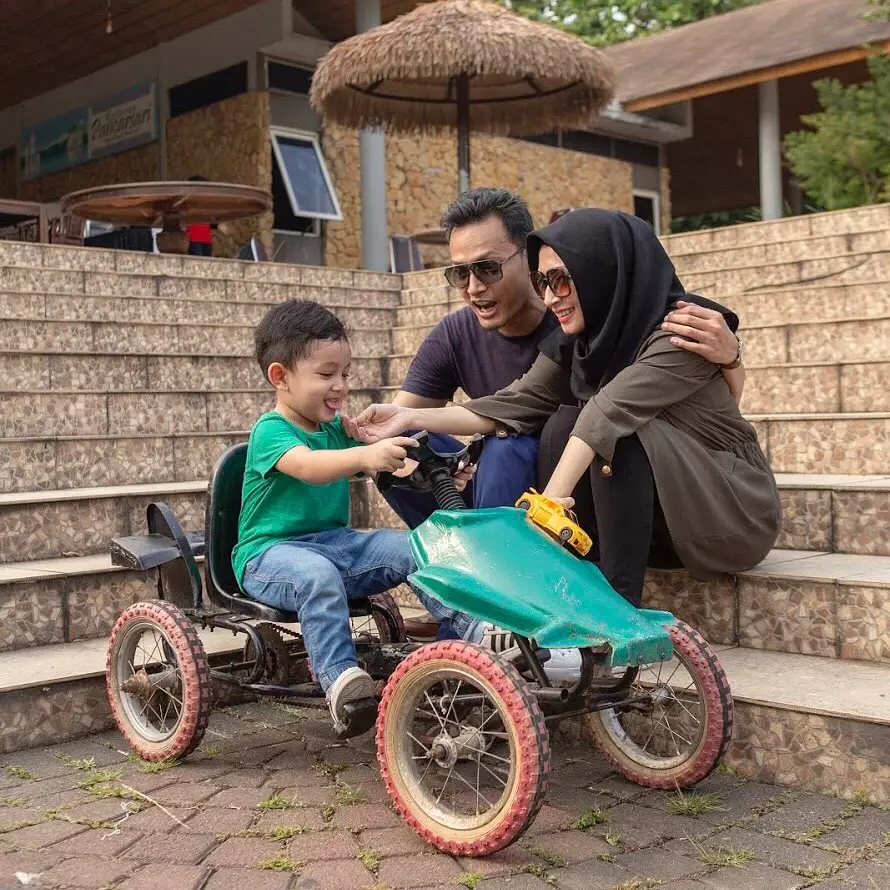 Jarang muncul didunia hiburan, ini 10 Potret terbaru Fedi Nuril Berbagai sumber