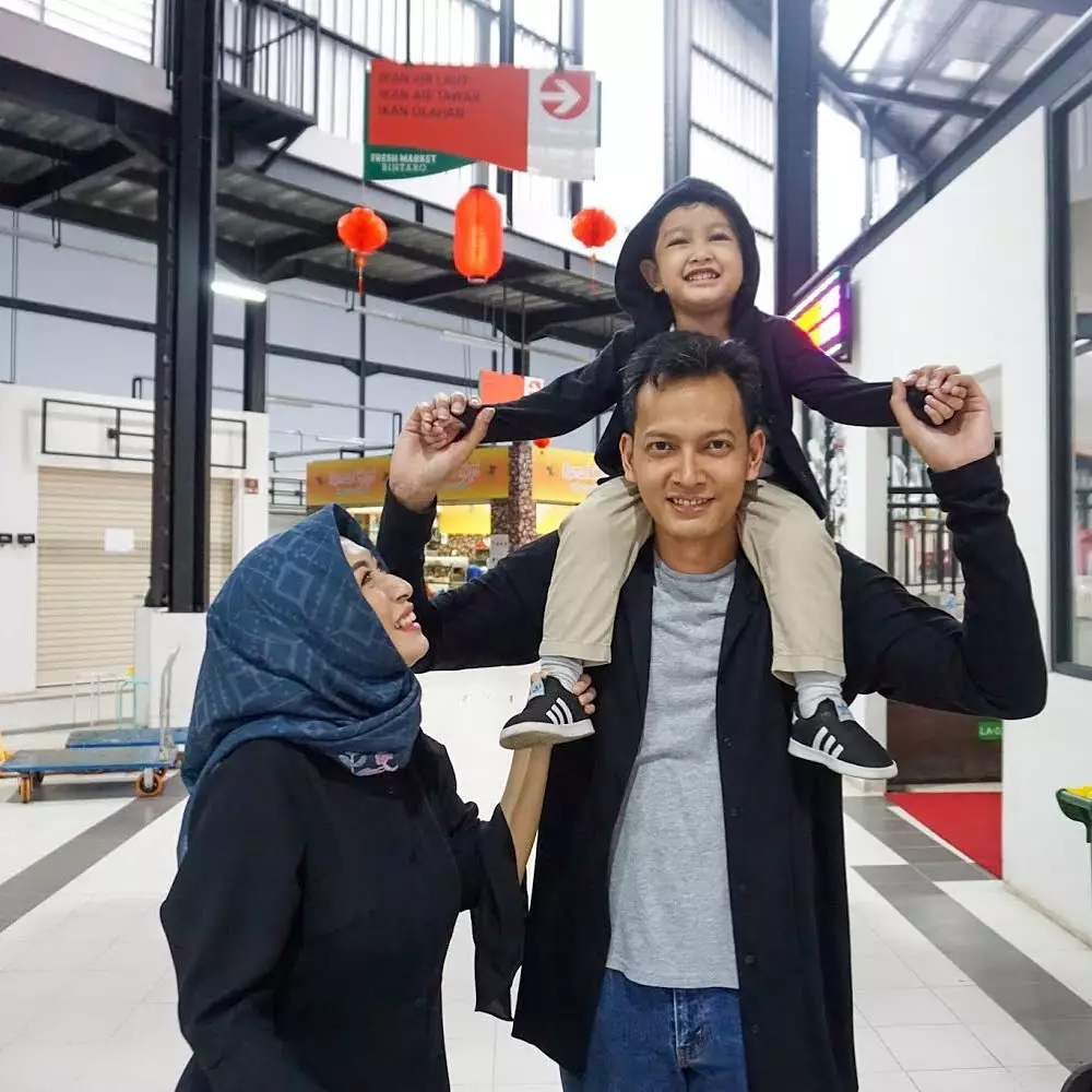 Jarang muncul didunia hiburan, ini 10 Potret terbaru Fedi Nuril Berbagai sumber