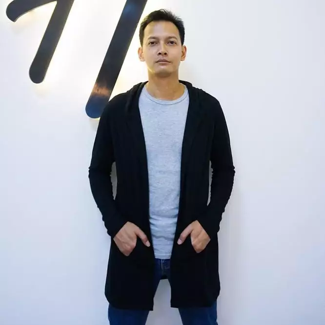 Jarang muncul didunia hiburan, ini 10 Potret terbaru Fedi Nuril Berbagai sumber