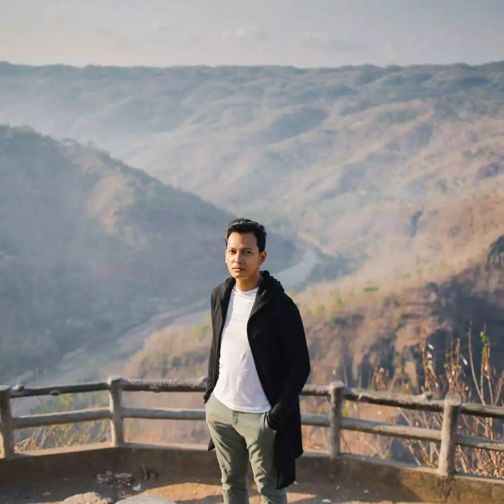 Jarang muncul didunia hiburan, ini 10 Potret terbaru Fedi Nuril Berbagai sumber