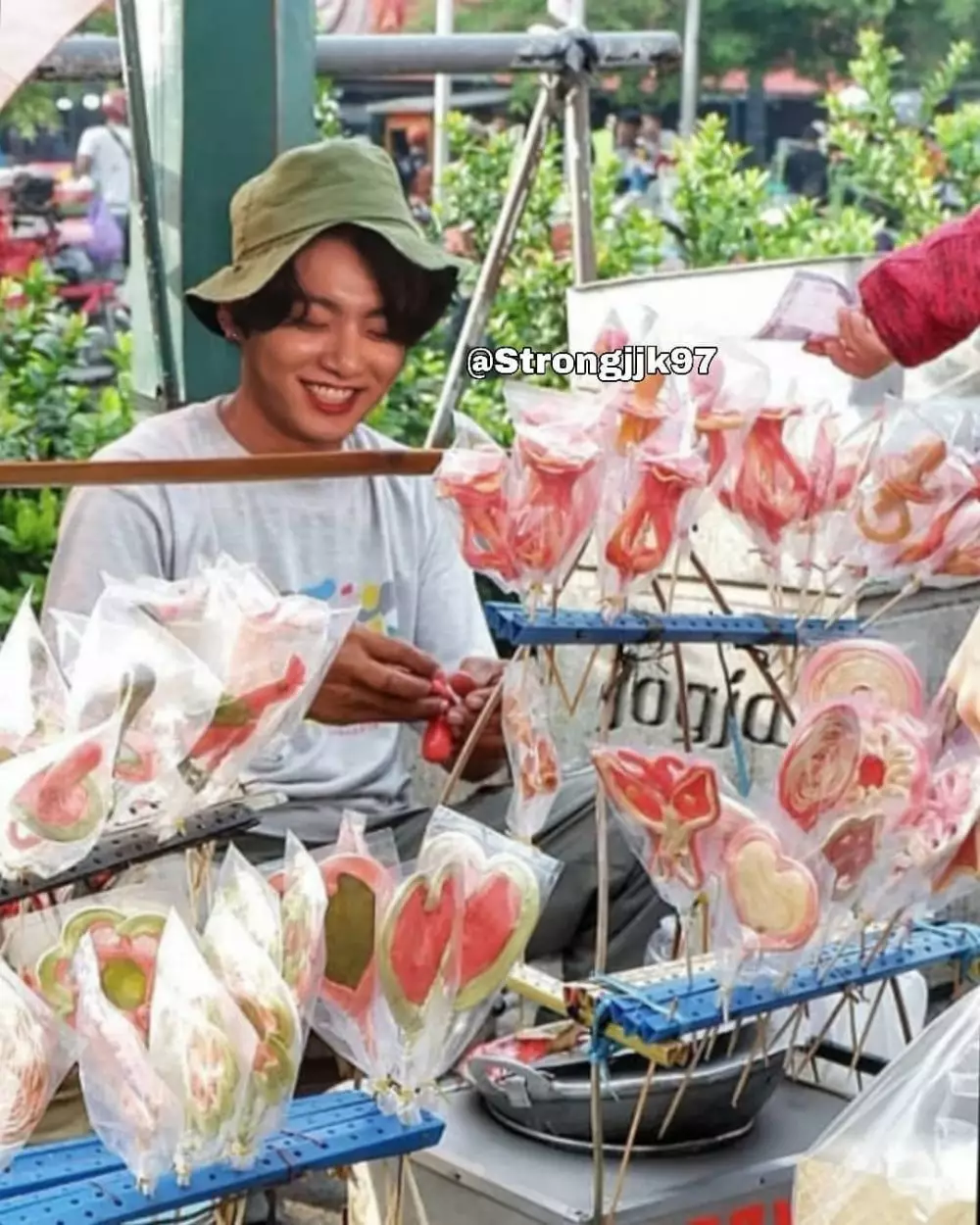 editan foto personel BTS instagram