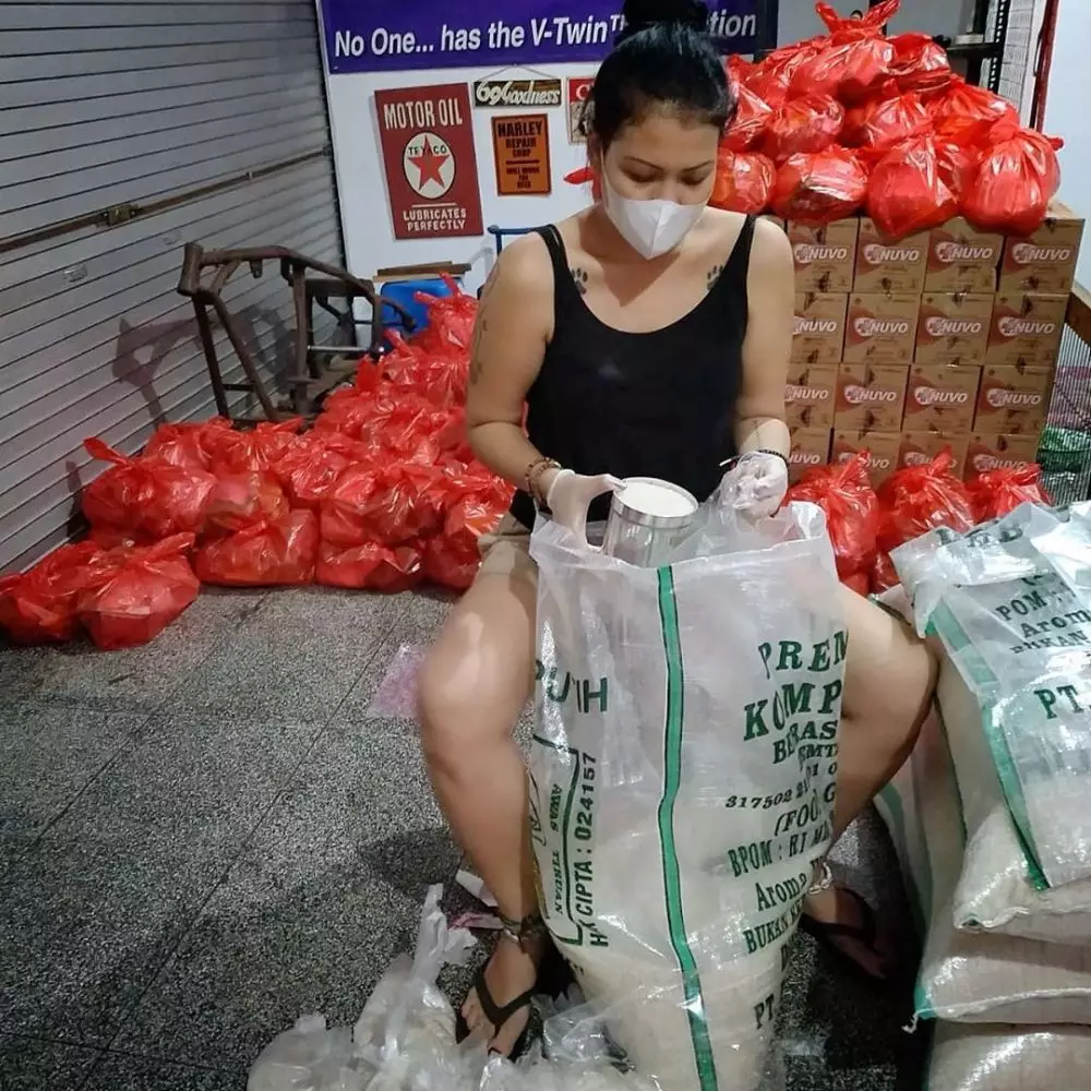 seleb bagikan sembako instagram seleb bagikan sembako instagram