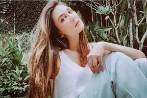 5 Momen pemotretan virtual Luna Maya, tetap kece meski di rumah