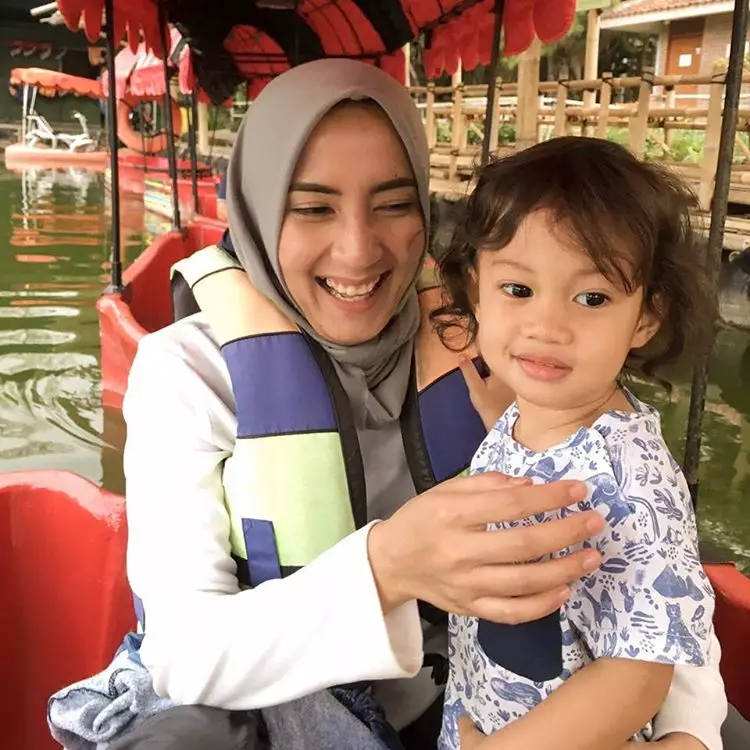 Pesona Shafa berhijab Instagram/@agneshiaputri Pesona Shafa berhijab Instagram/@agneshiaputri