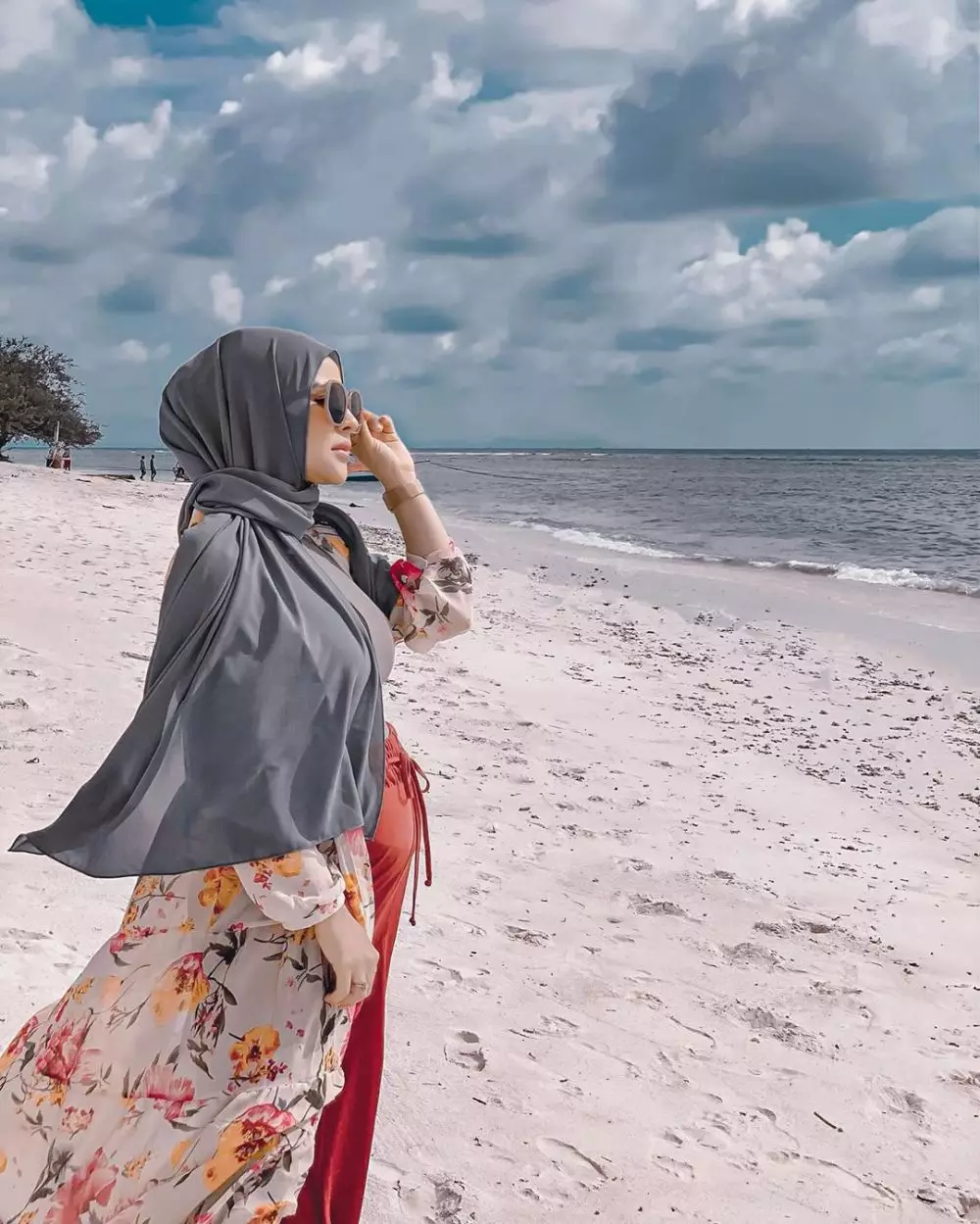 baby bump Thya Sethya instagram