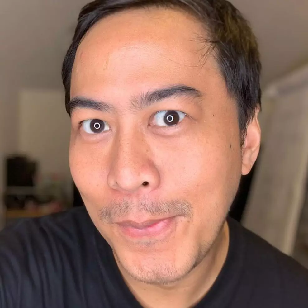 7 Aksi lucu Pandji Pragiwaksono FaceTime bareng warganet