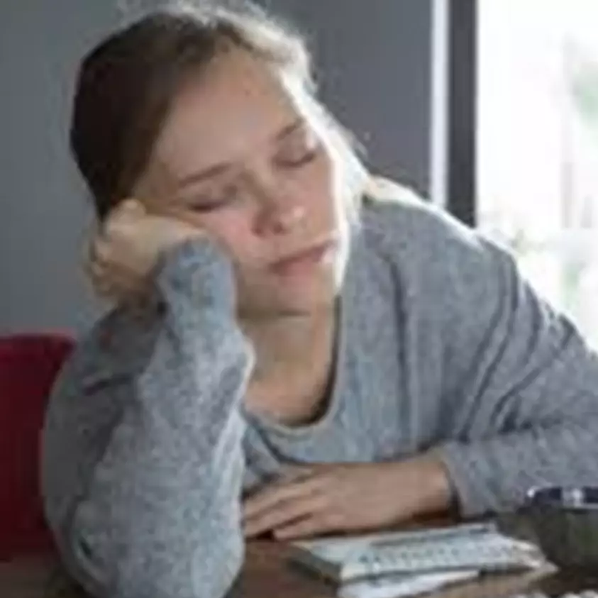 Badan jadi capek padahal cuma rebahan di rumah? Ini penyebabnya