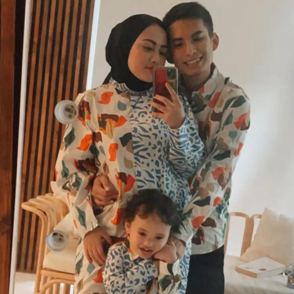 7 Momen Rachel Vennya di rumah saja, masak kepiting jadi sorotan