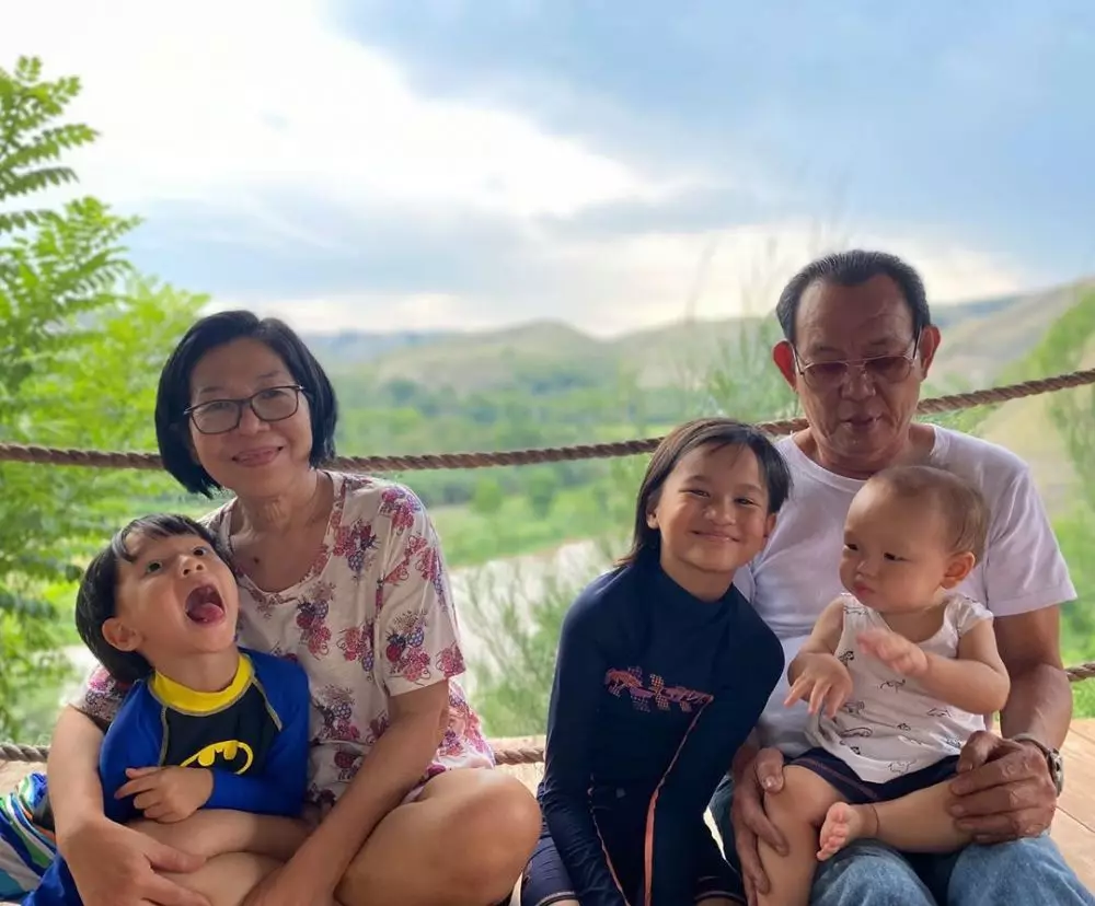 pesona ibunda Ernerst Prakasa instagram