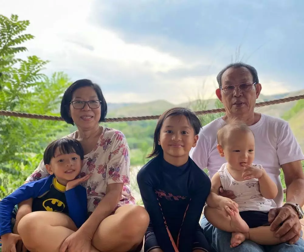 pesona ibunda Ernerst Prakasa instagram