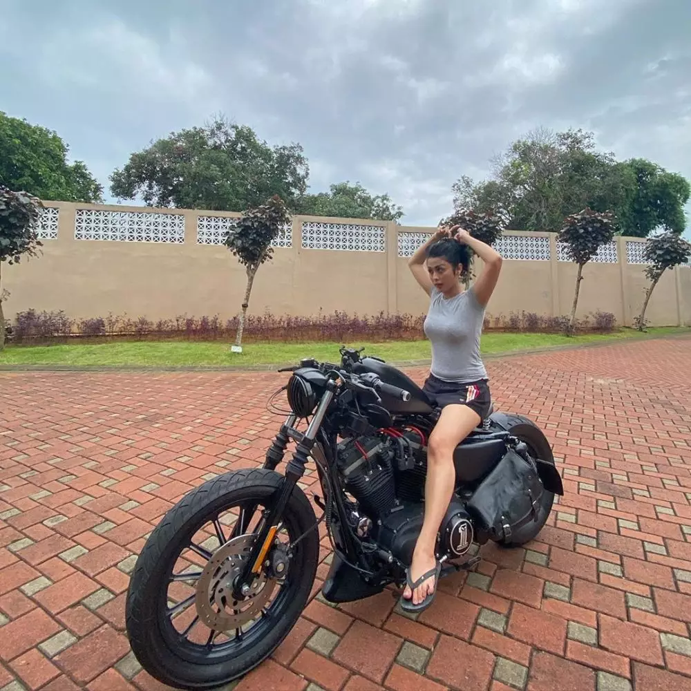 potret selvi kitty saat naik moge instagram potret selvi kitty saat naik moge instagram