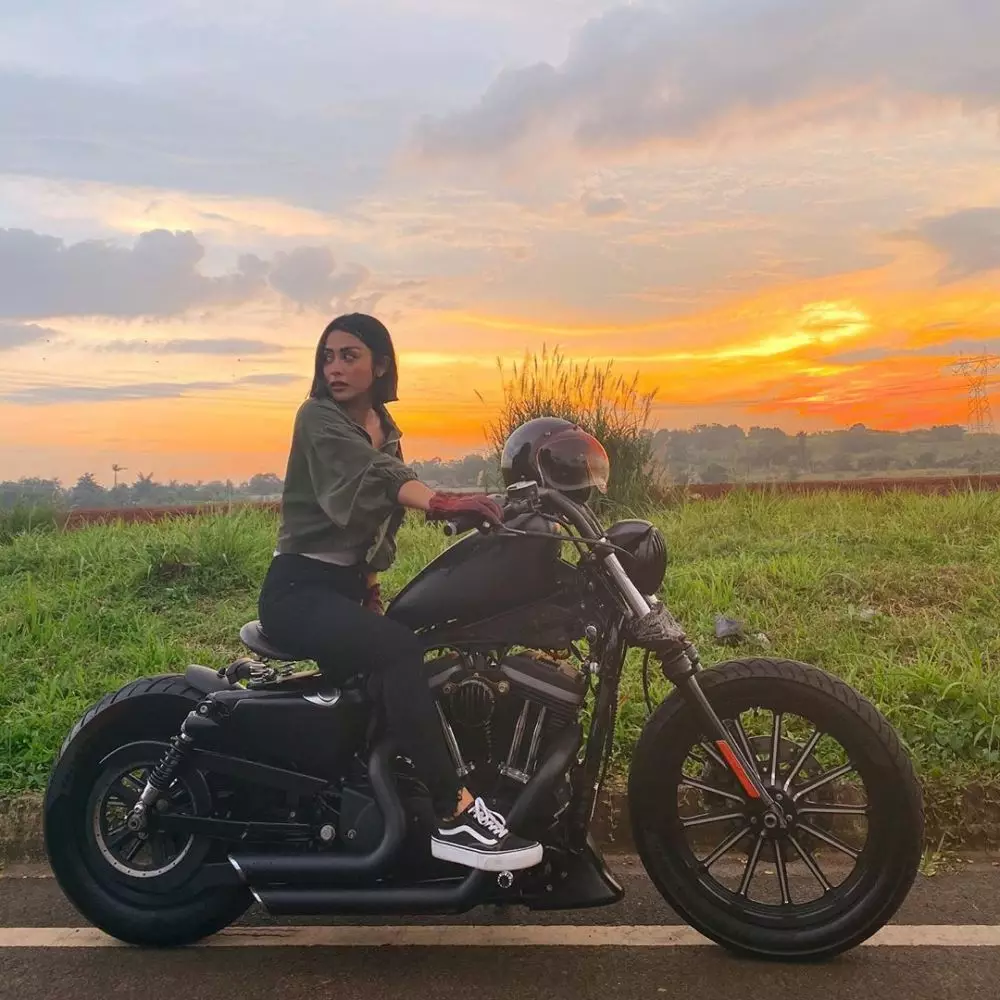 potret selvi kitty saat naik moge instagram potret selvi kitty saat naik moge instagram