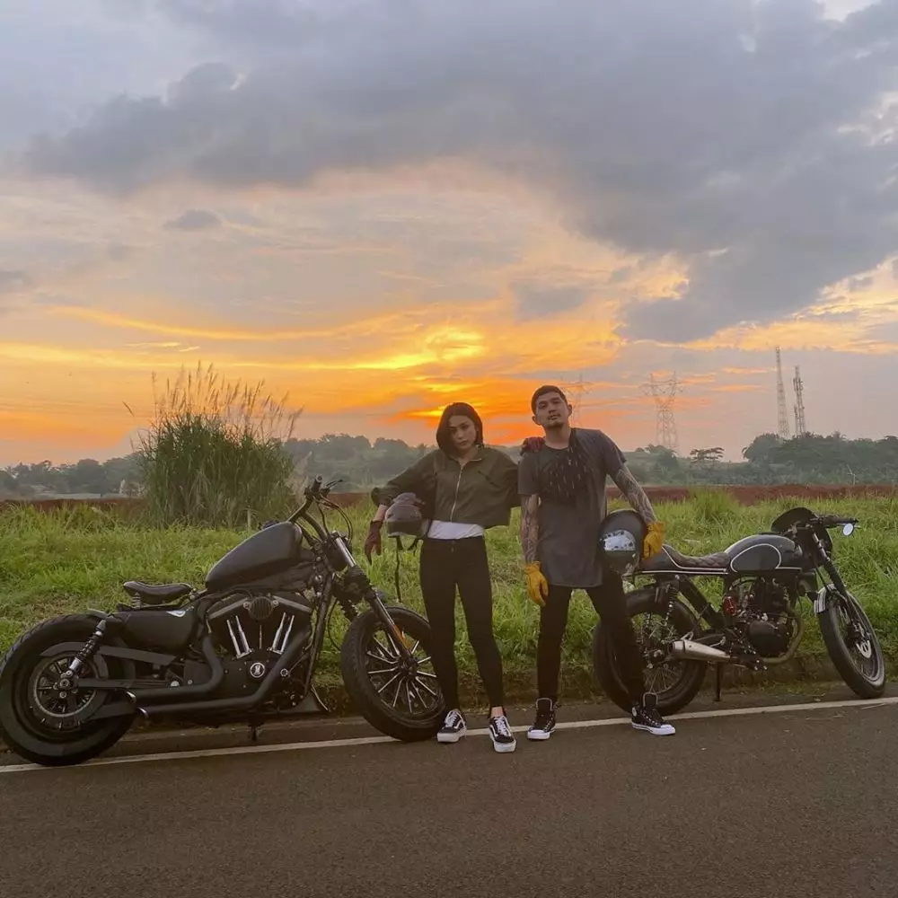 potret selvi kitty saat naik moge instagram potret selvi kitty saat naik moge instagram