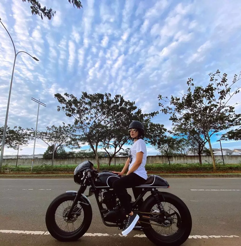 potret selvi kitty saat naik moge instagram potret selvi kitty saat naik moge instagram