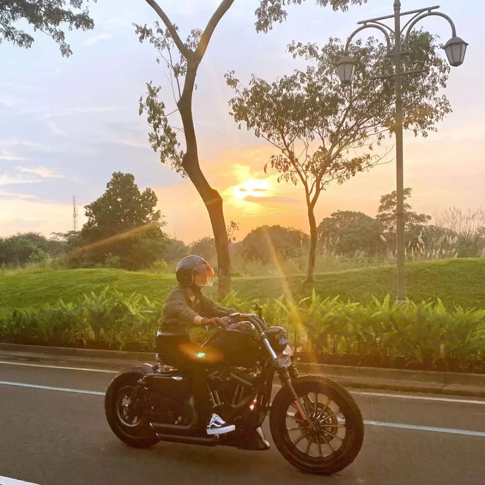 potret selvi kitty saat naik moge instagram potret selvi kitty saat naik moge instagram