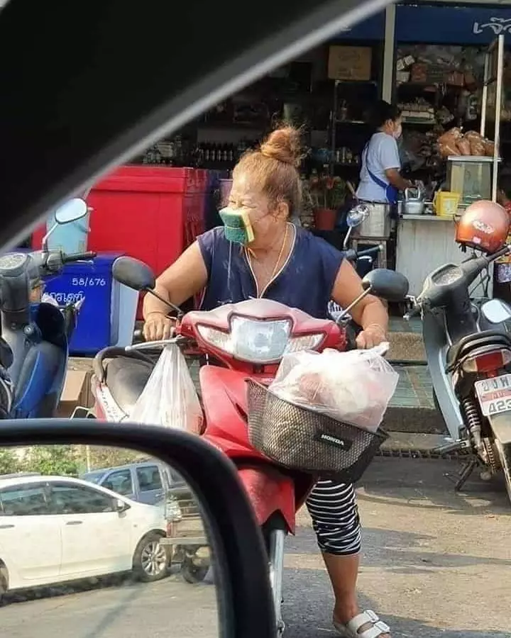 momen absurd kegiatan di rumah © 2020 instagram.com