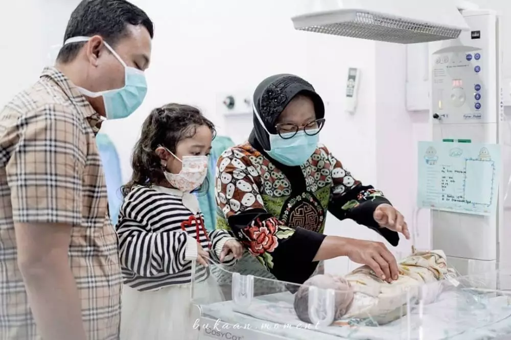 Risma sambut cucu kedua instagram