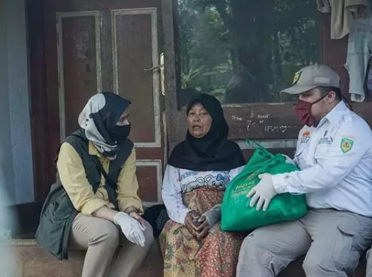 Momen Sonya Fatmala blusukan beri bantuan  Instagram