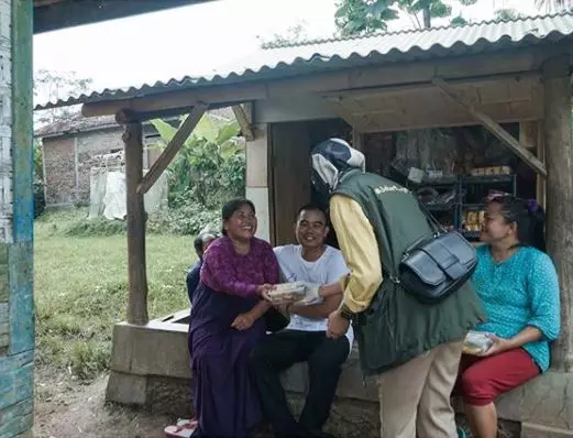 Momen Sonya Fatmala blusukan beri bantuan  Instagram