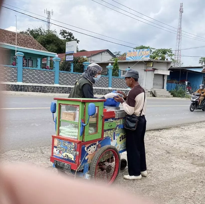 Momen Sonya Fatmala blusukan beri bantuan  Instagram