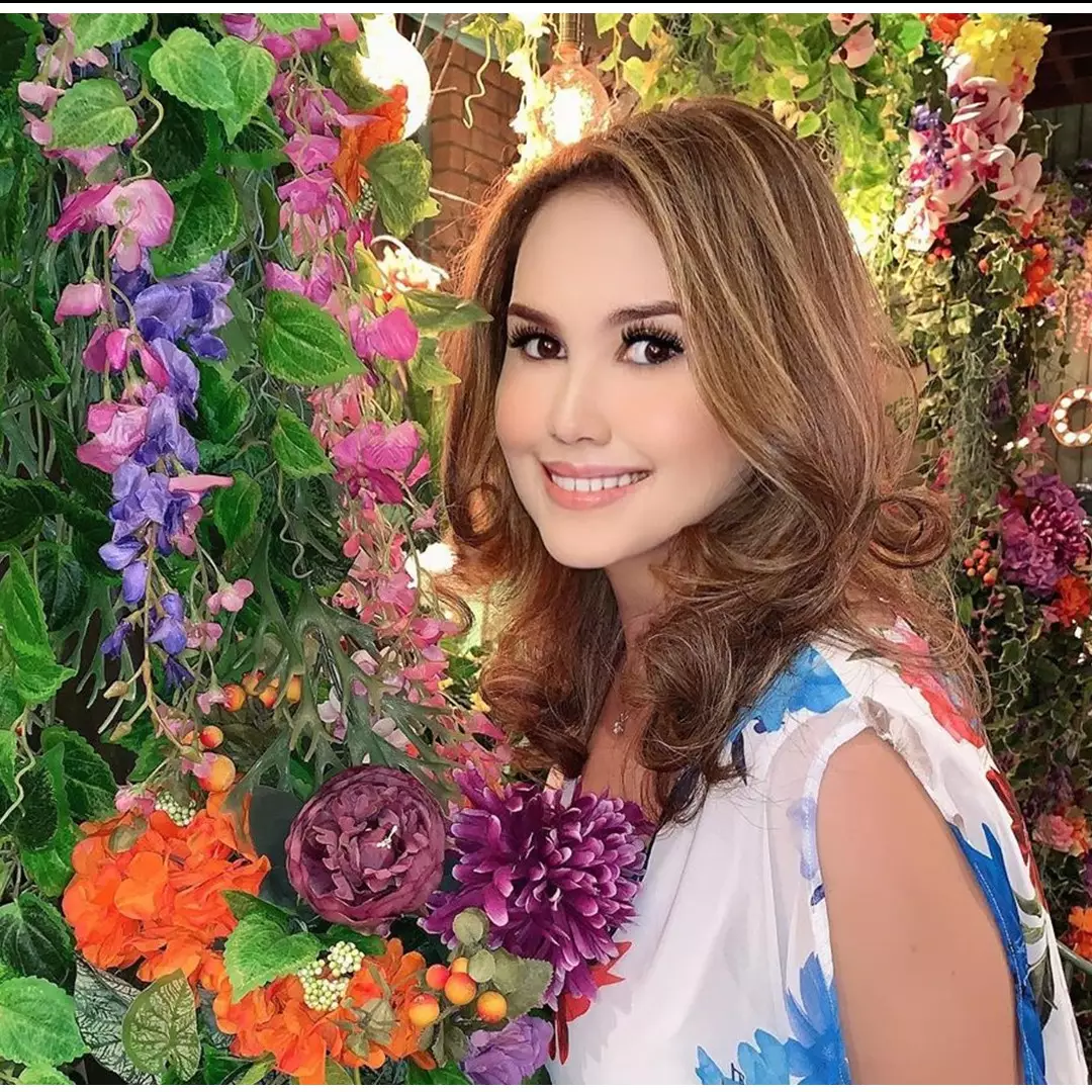 Jarang muncul di TV, ini 7 pesona Cindy Claudia tetap awet muda