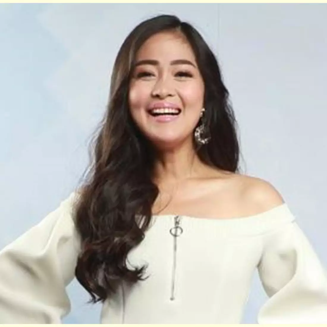 Cuma mau ke toilet, dandanan Gracia Indri ini curi perhatian