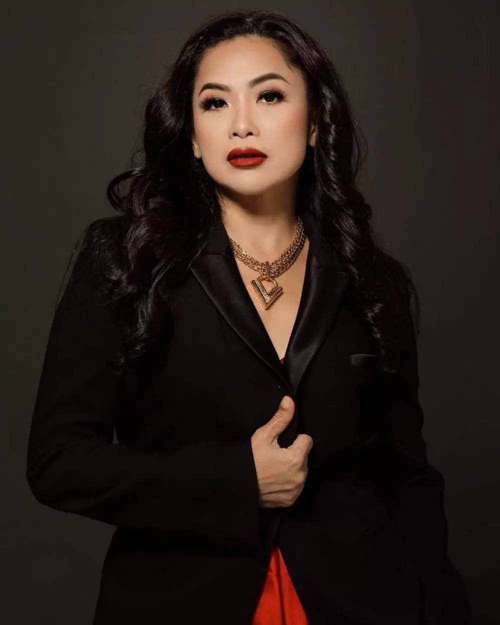 Feni Rose jas Hari Kartini instagram