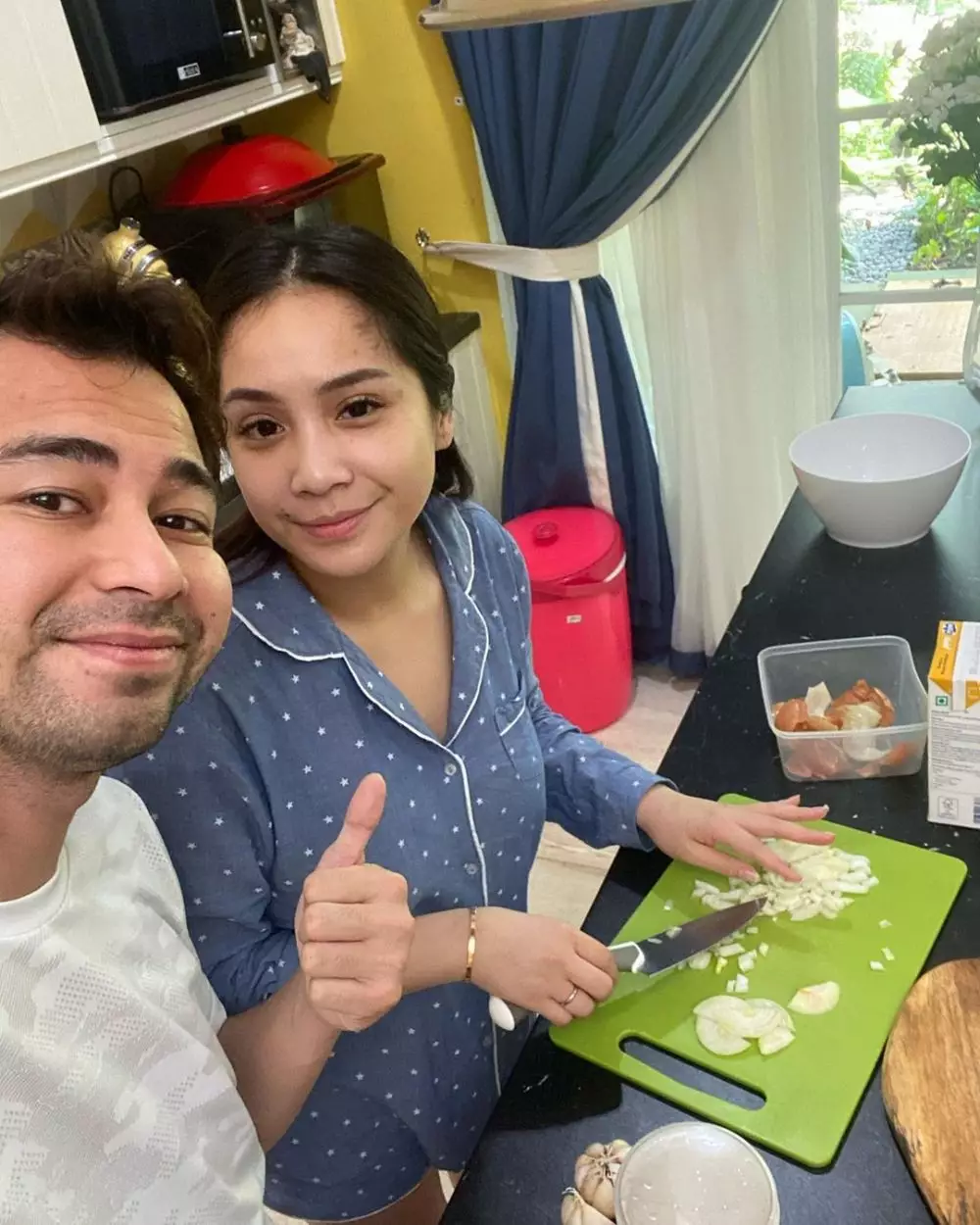 12 seleb masak di rumah © 2020 brilio.net