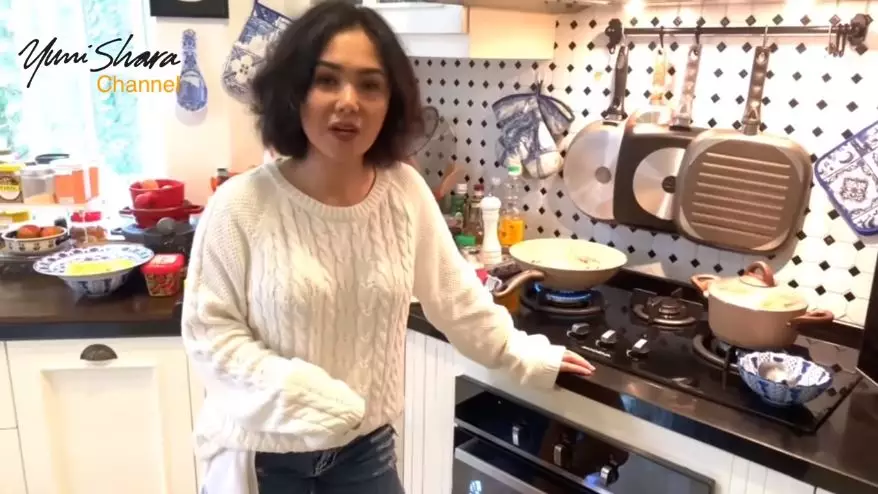 12 seleb masak di rumah © 2020 brilio.net