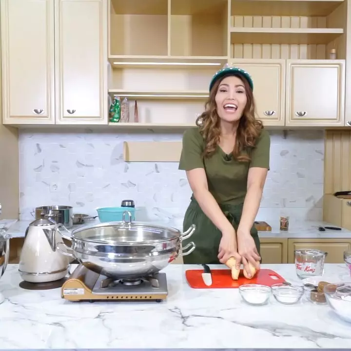 12 seleb masak di rumah © 2020 brilio.net