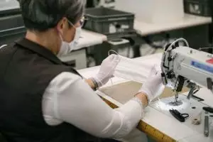 Brand Louis Vuitton ubah rumah produksi untuk membuat masker