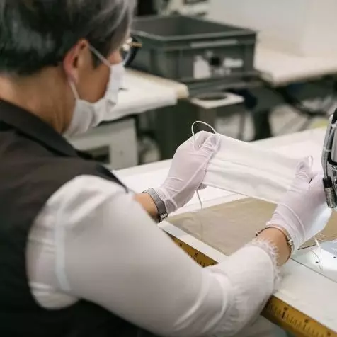 Brand Louis Vuitton ubah rumah produksi untuk membuat masker