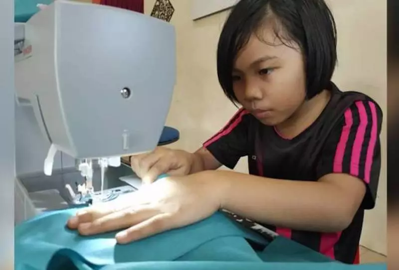 bocah 9 tahun jahit baju pelindung diri tim medis Istimewa